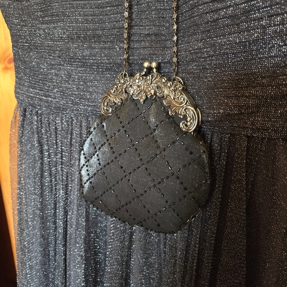 LBD with evening bag - Picture 6 of 11